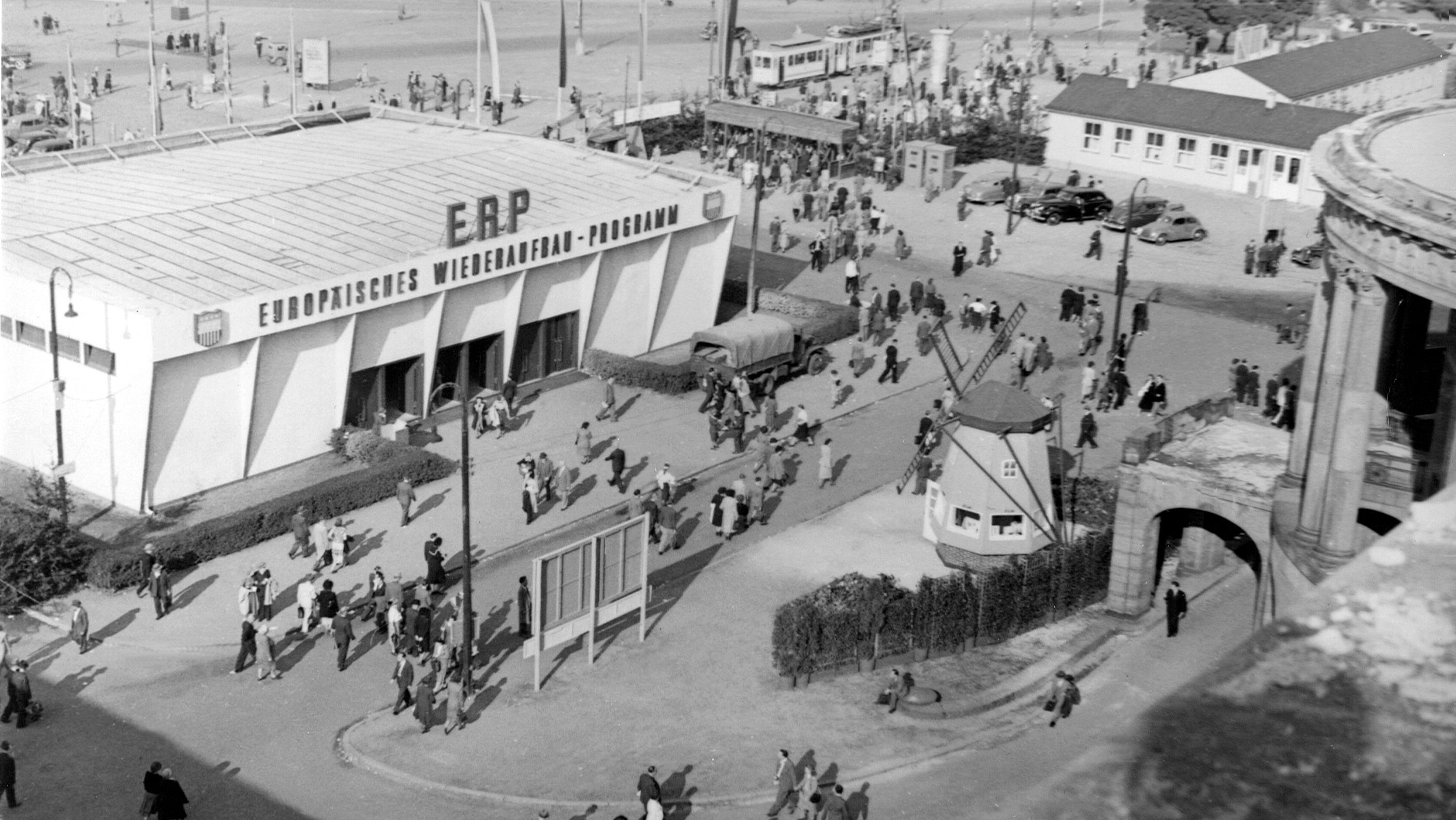 Autumn fair in Frankfurt in 1949. Copyright: Messe Frankfurt GmbH