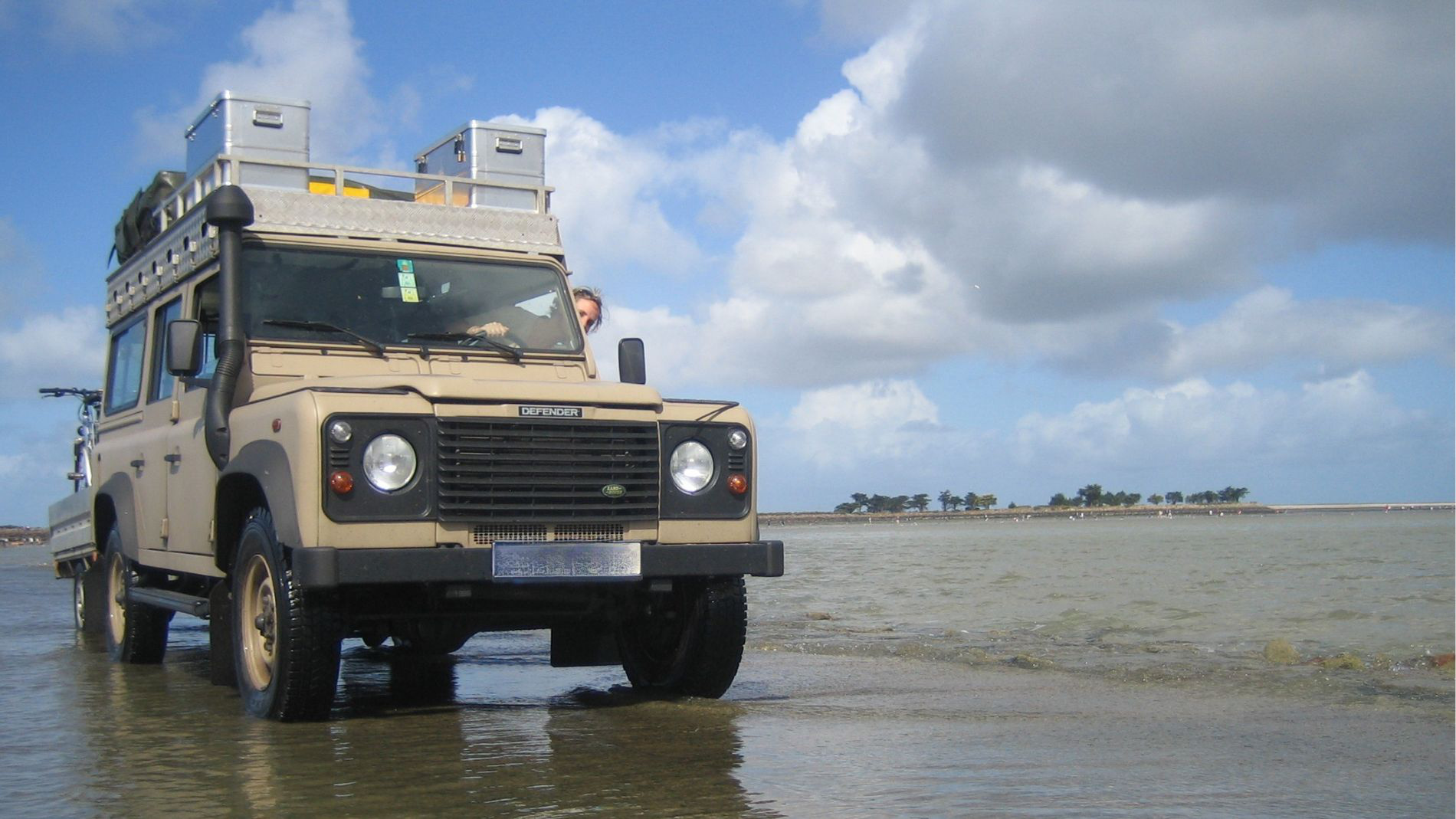 Defender im Wasser