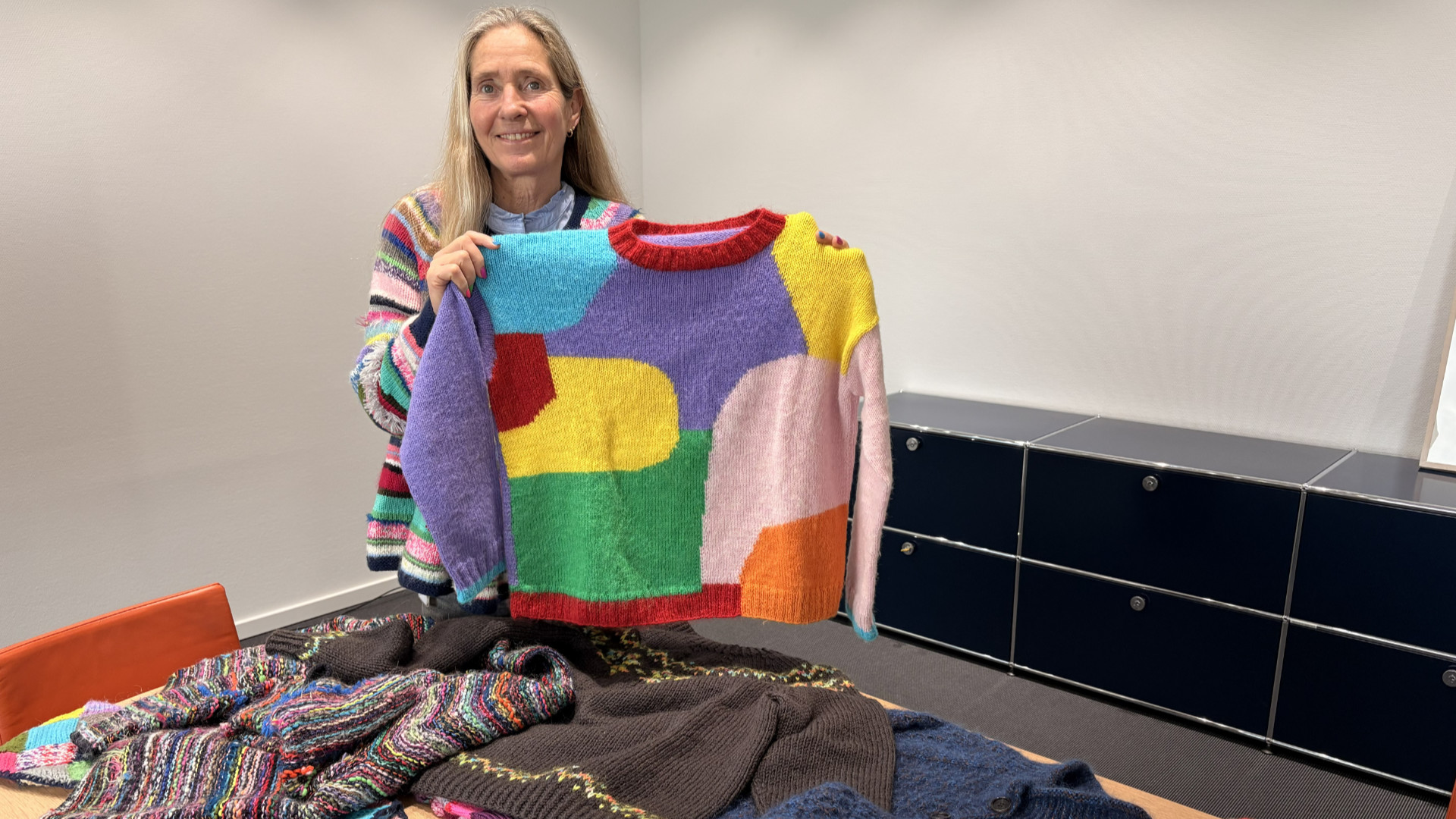 Die leuchtenden Farben sind das Markenzeichen der Pullis von Franziska Markmann.