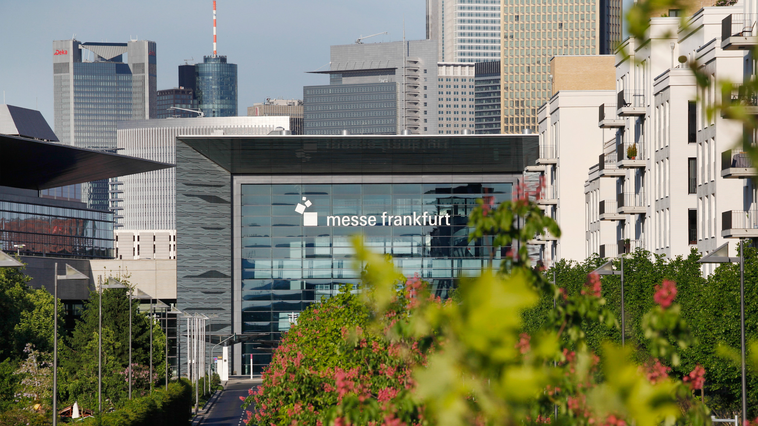 Ansicht Gebäude und Messelogo