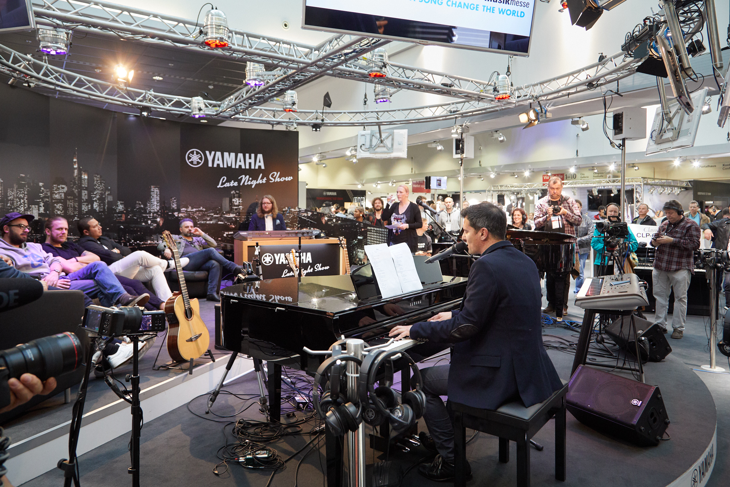 Produktdemonstration auf der Musikmesse