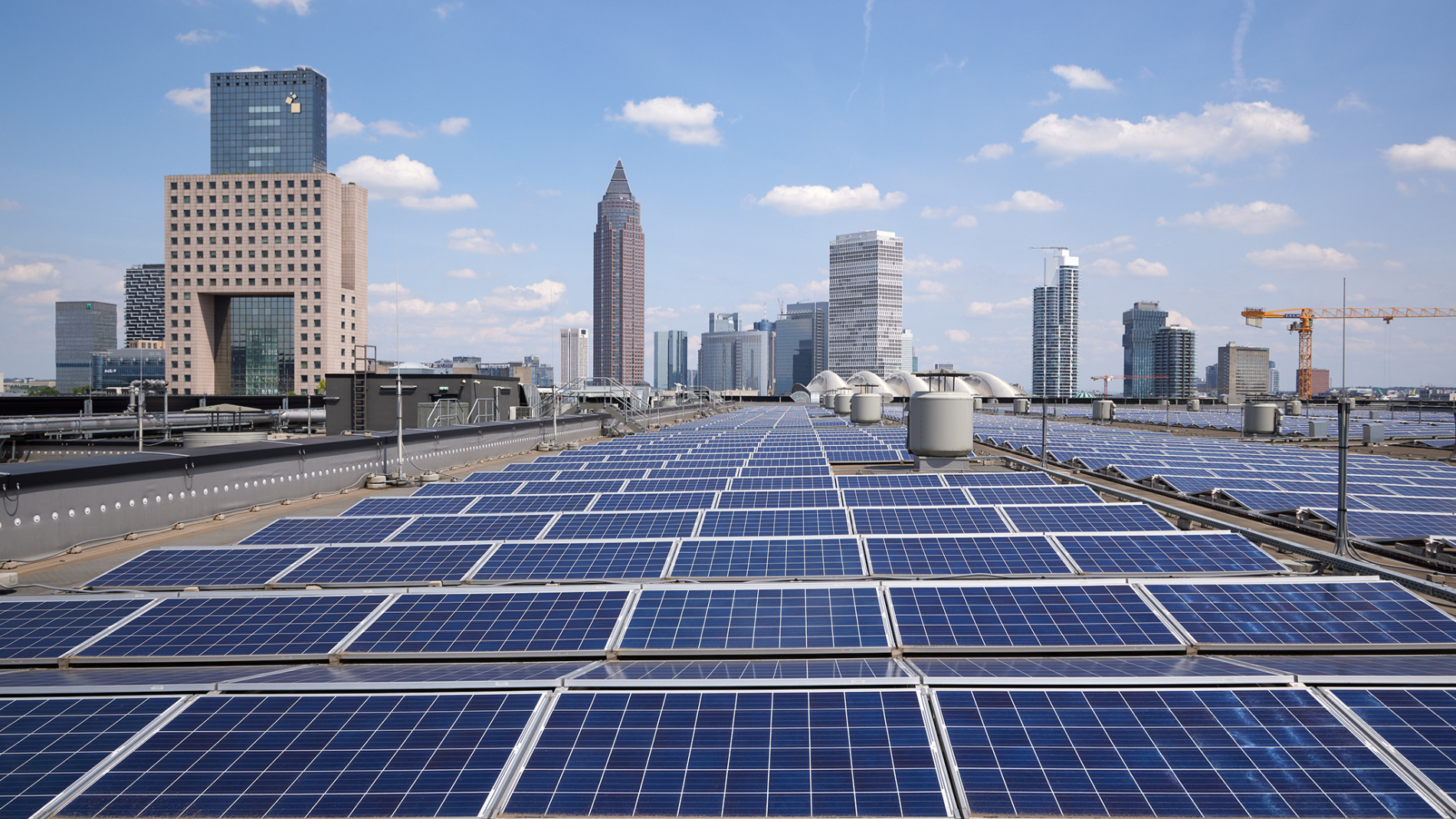 Photovoltaic system at the Frankfurt exhibition grounds (Source: Messe Frankfurt, Jean Luc Valentin)