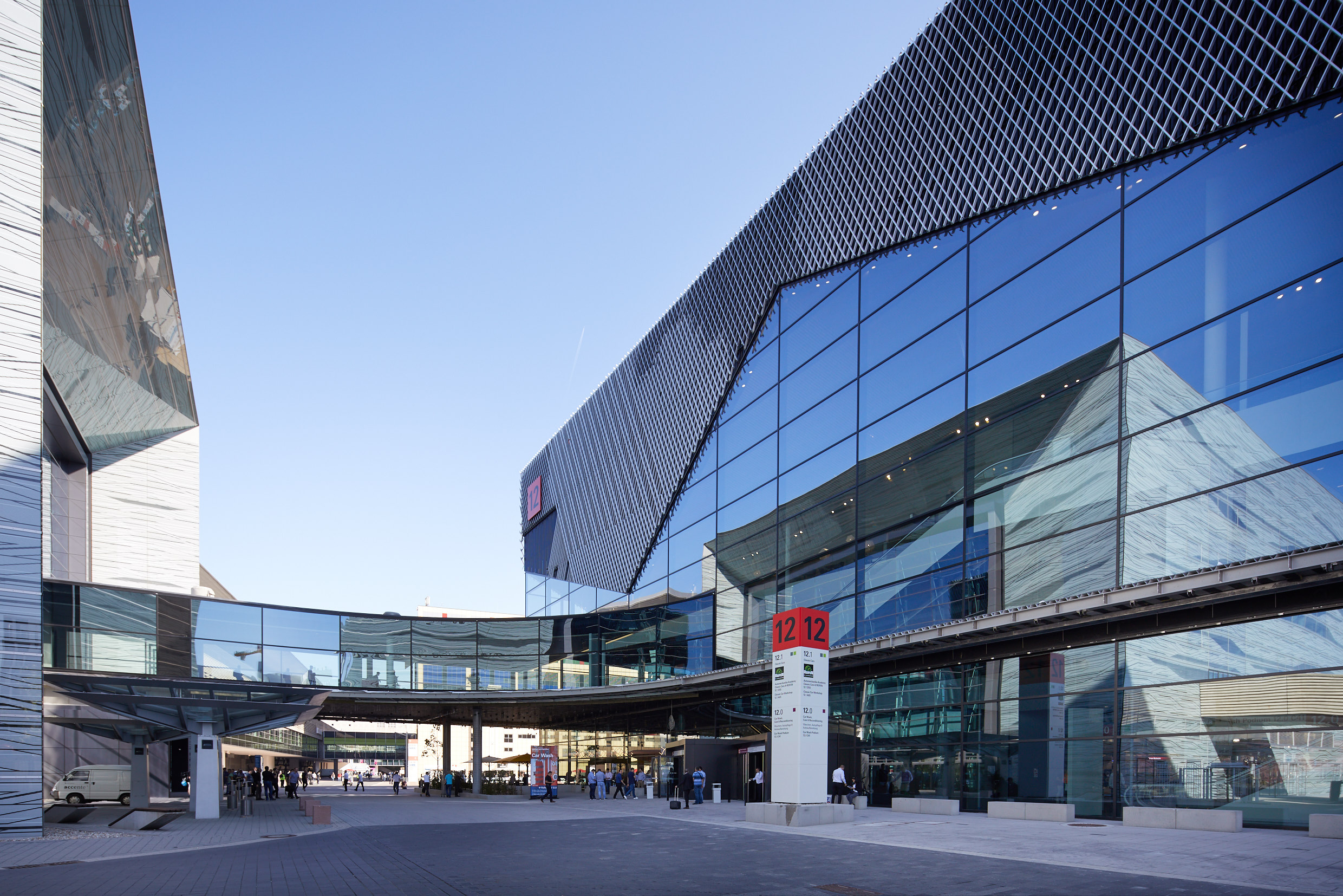 Halle 12
