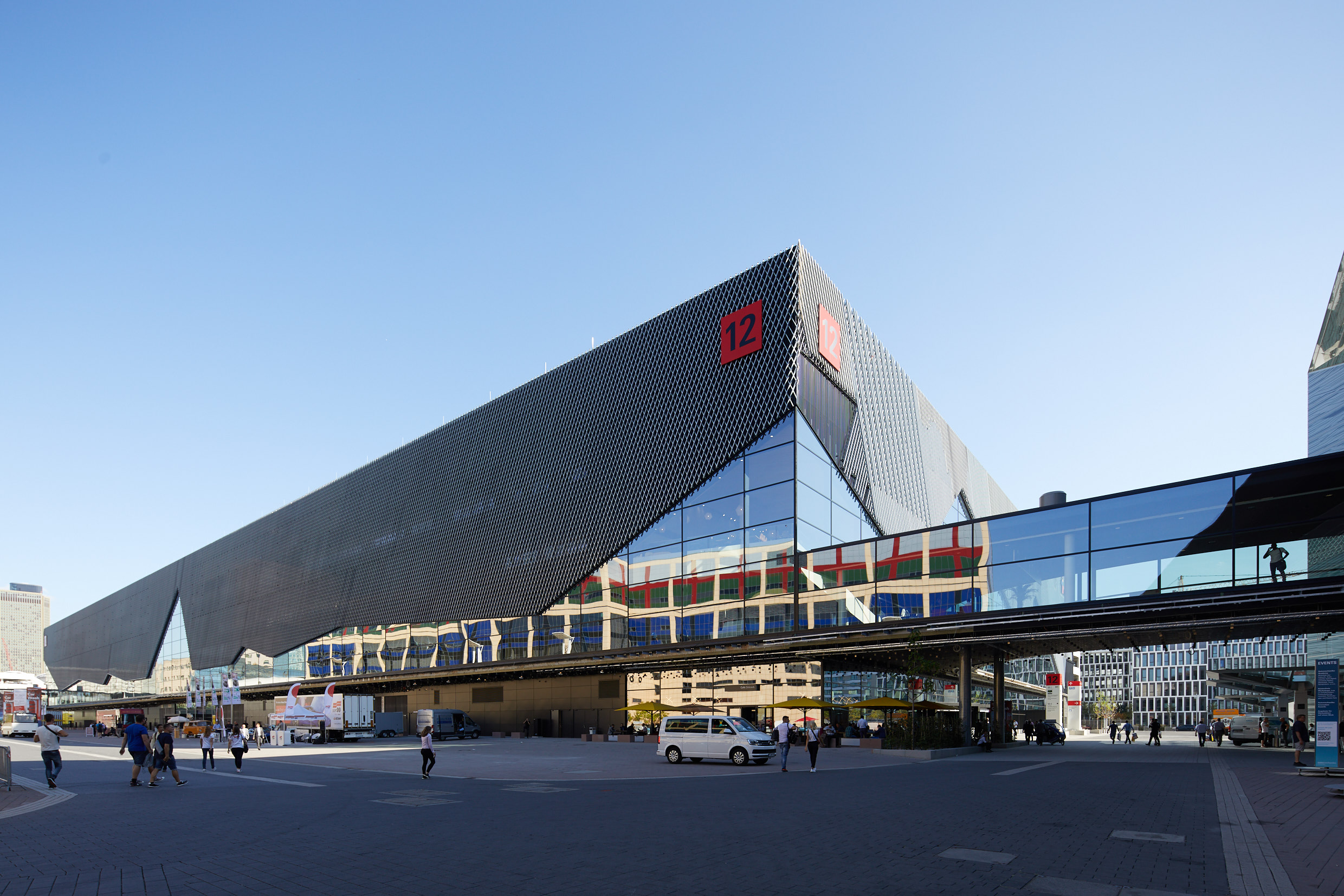 Halle 12
