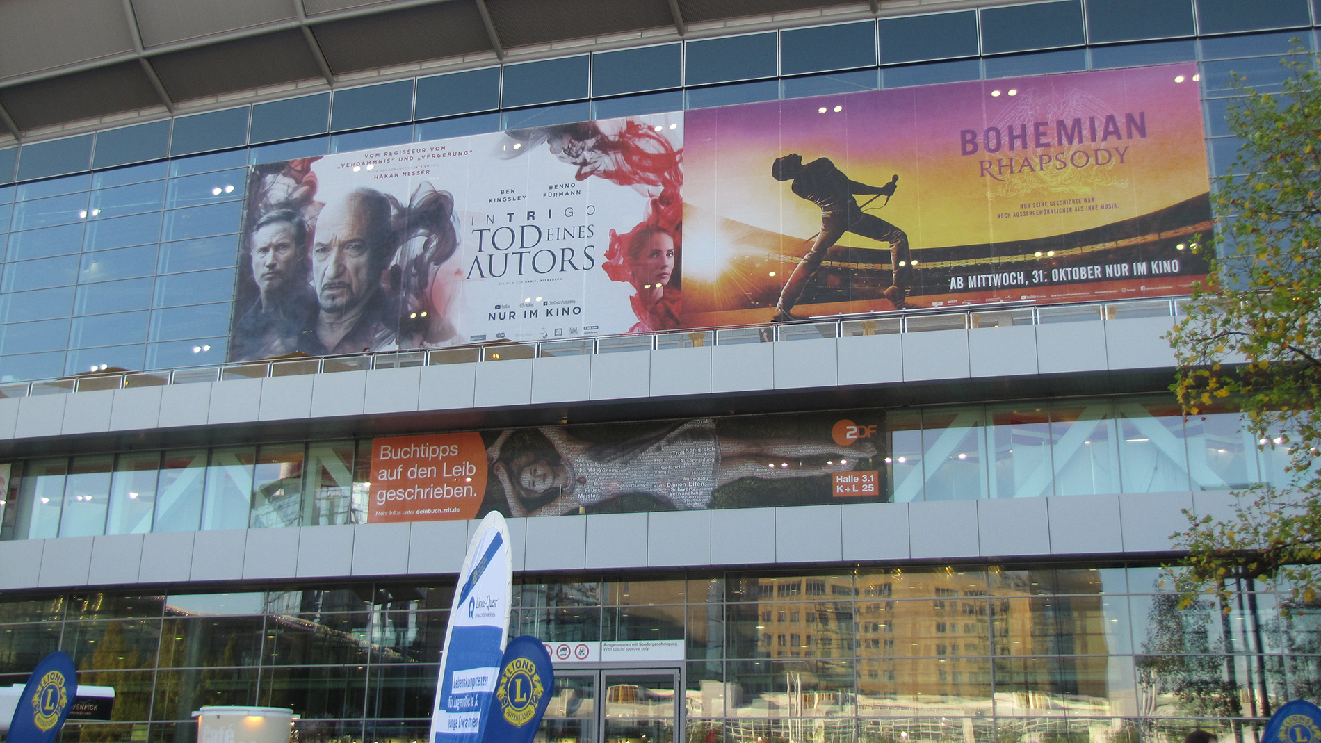 Hall facade megaposters, Messe Frankfurt