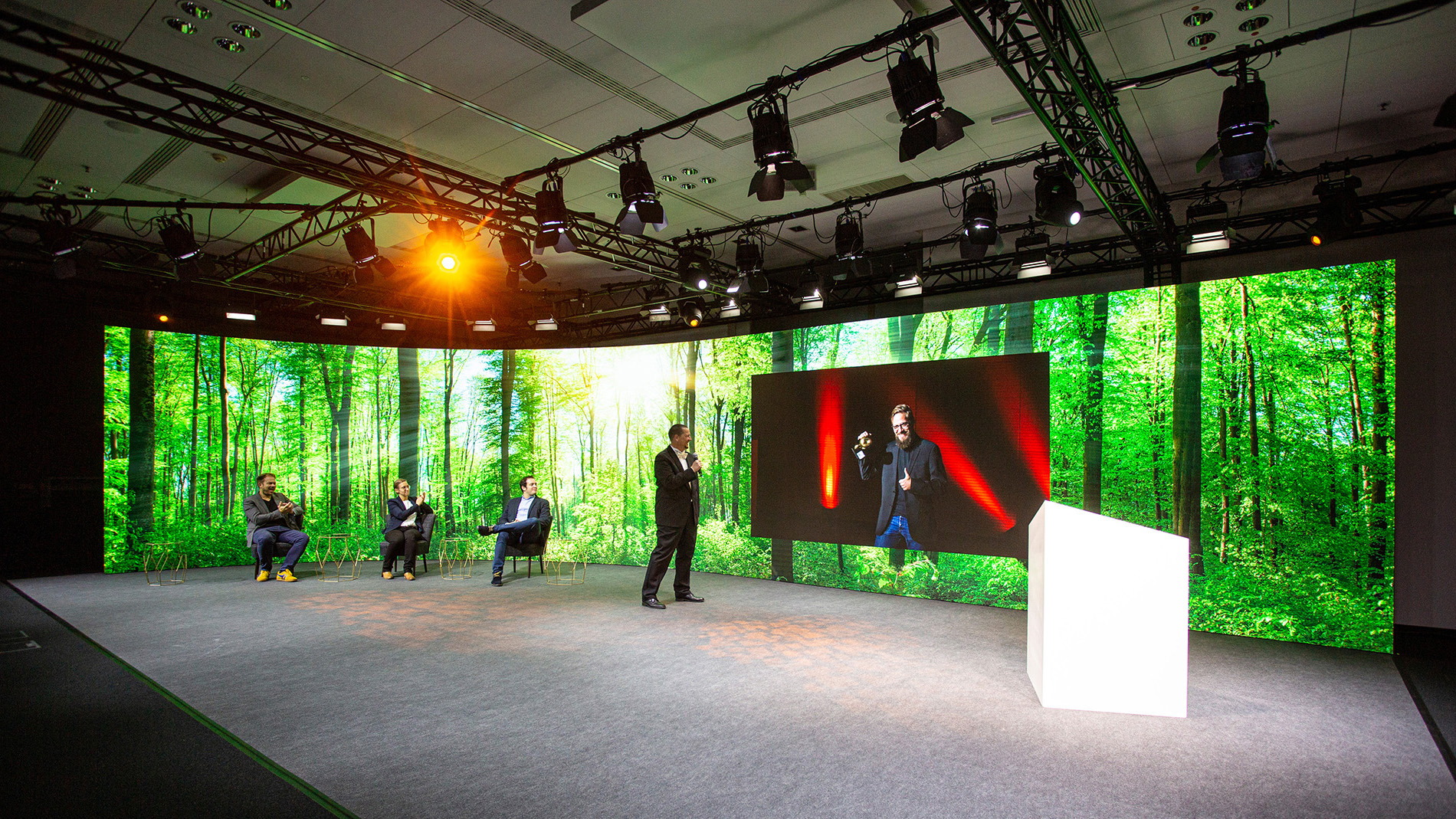 Bühne des Streaming Studios der Messe Frankfurt