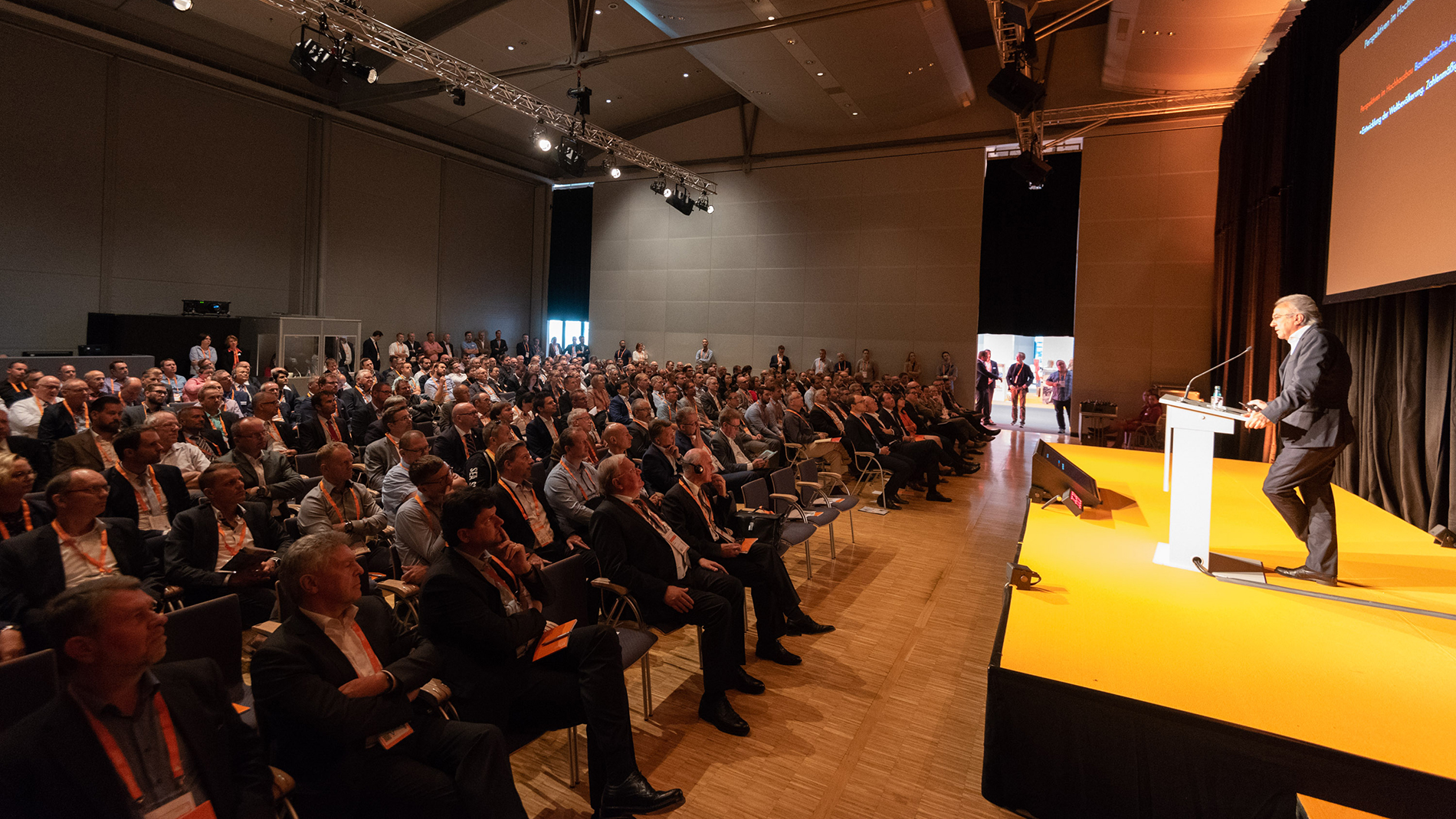 Das E2 Forum Frankfurt 2018: Forum der Innovationen, Impulse und Kontakte für rund 420 Experten der vertikal-horizontalen Mobilität im Gebäude der Zukunft
