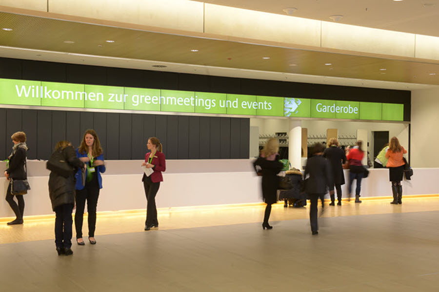 Ebene-0-Foyer-Registrierung-und-Garderobe